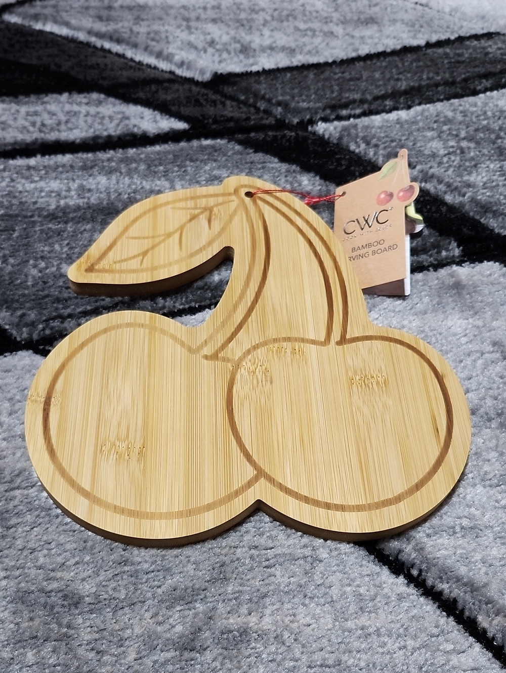 CWC ENGRAVED CHERRY SHAPED BAMBOO SERVING CUTTING BOARD PLATTER